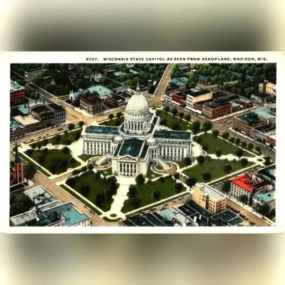 WASHINGTON STATE CAPITOL AS SEEN FROM AEROPLANE, MADISON, WISCONSIN VINTAGE POST - Picture 1 of 2